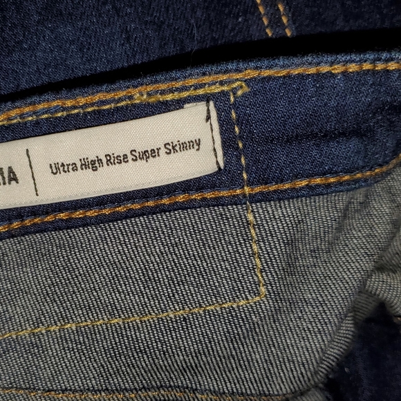 ๐ฅSOLD๐ฅTrue Religion Caia Hi Rise w/Chain Belt - Picture 8 of 10